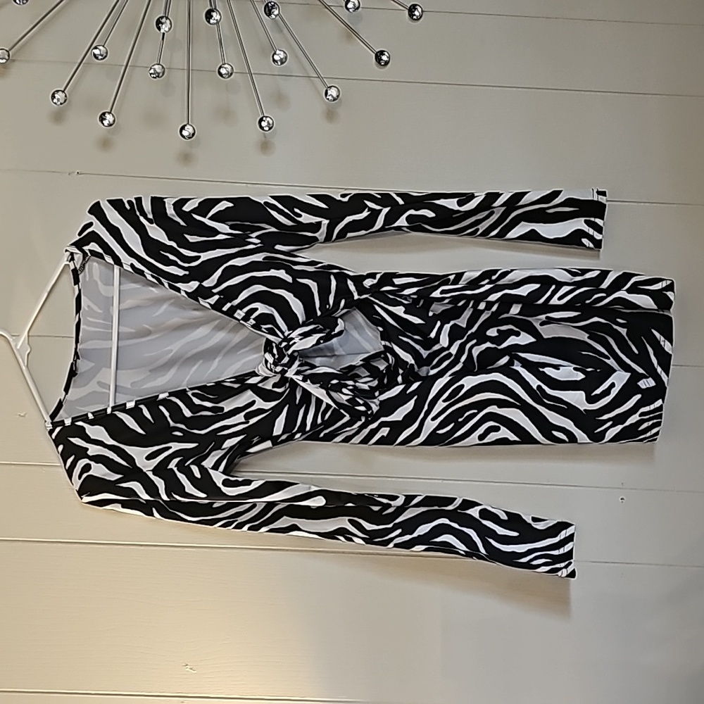 It's up to 10 and size black and white leopard short dress